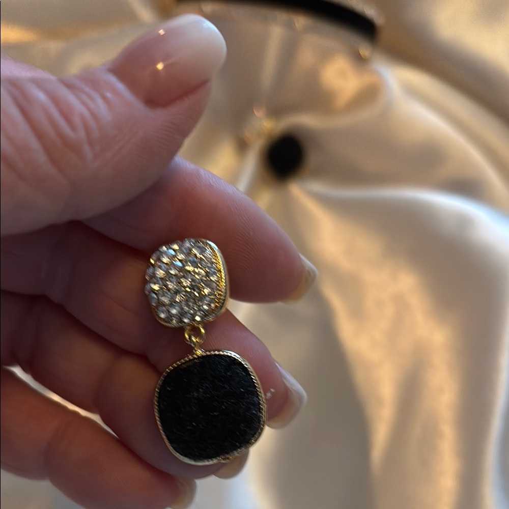 Monet Black and Gold Bracelet & Earrings with Vintage Charm - Picture 2 of 3